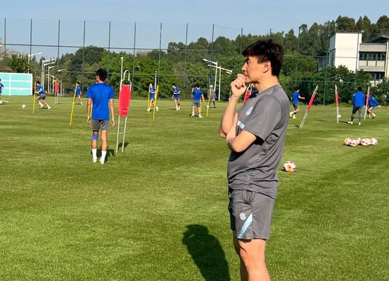 www.av小视频